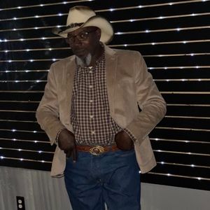 Meet your Posher, Theo